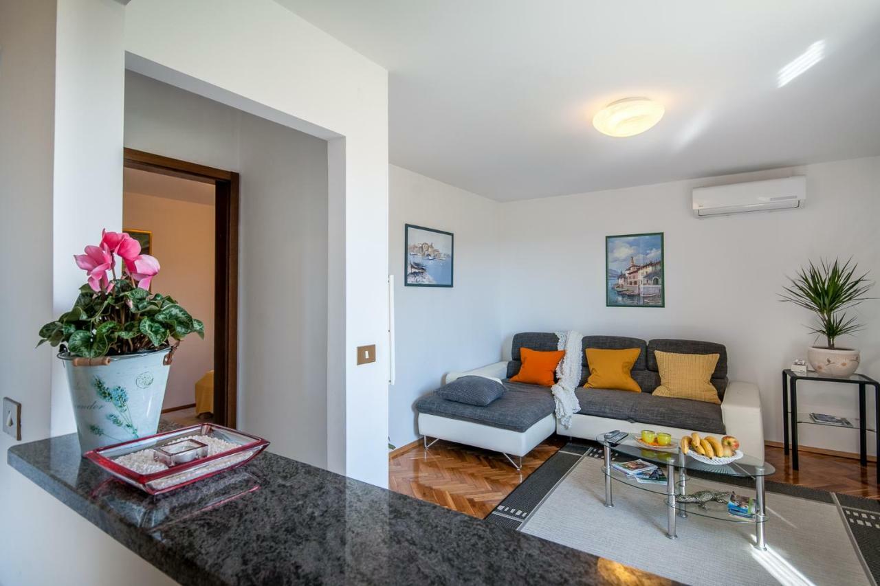 Apartman Gloria Opatija Bagian luar foto
